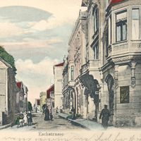 Bild vergrern: Das Bild zeigt eine historische Stadtansicht der Eschstrae im Bereich Hotel Schierholz.
