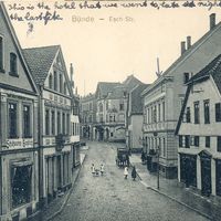 Bild vergrern: Das Bild zeigt eine historische Stadtansicht der Eschstrae von der Bahnhofstrae aus.
